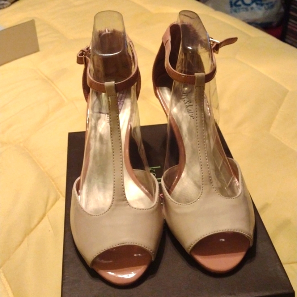 Two tone wedge